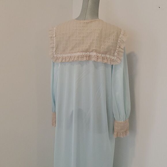 Slenders | Lace House Robe - Picture 6 of 9